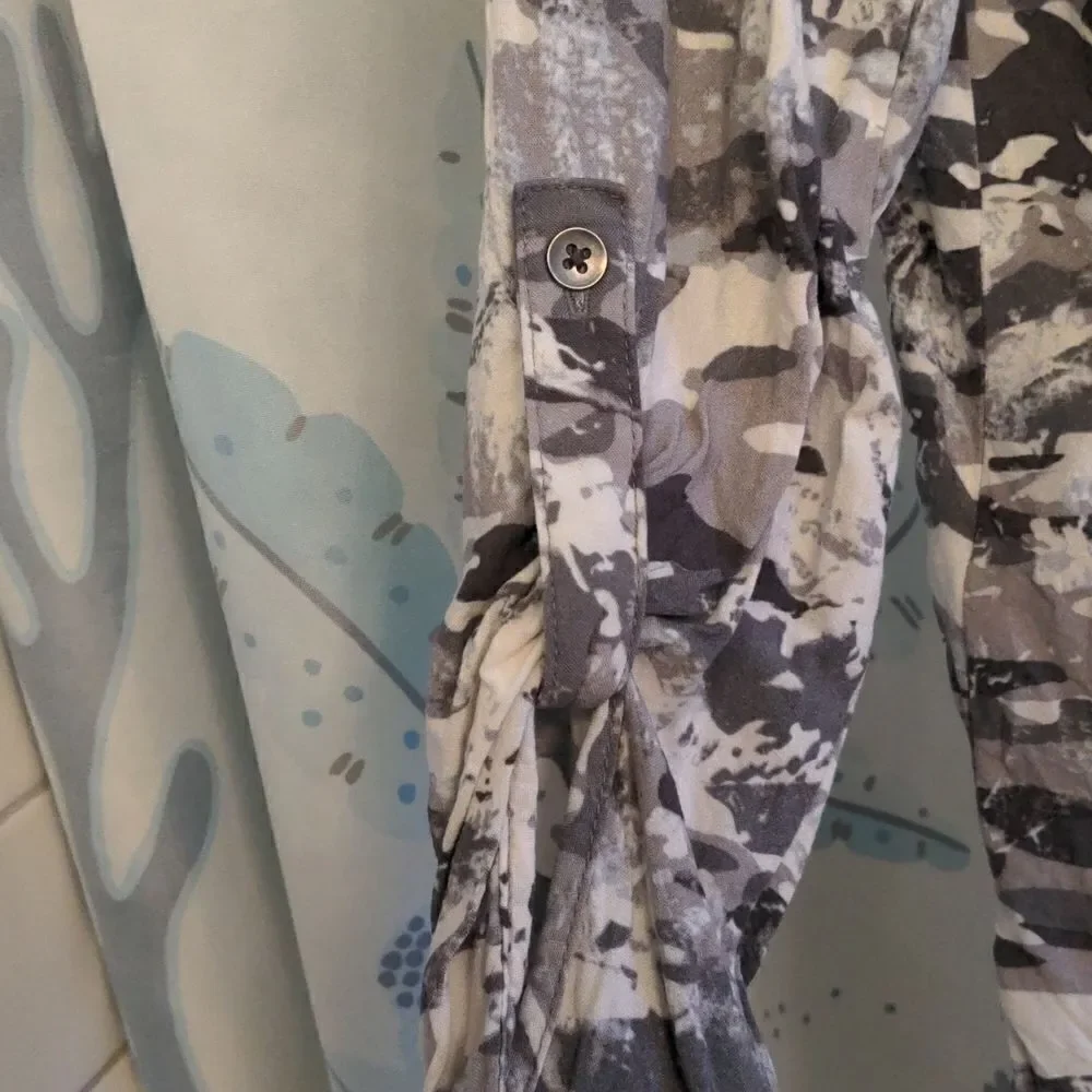 2 for $20 Rock & Republic Snow Camouflage Rayon L/S Shirt Blouse Size S - Picture 4 of 9